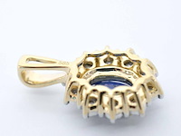 Gouden entourage hanger met diamanten en saffier, excl. ketting - afbeelding 7 van  7