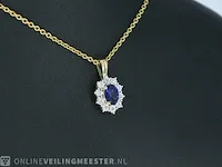 Gouden entourage hanger met diamanten en saffier - afbeelding 4 van  8