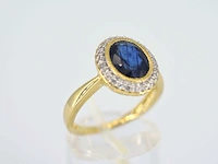 Gouden entourage ring met diamanten en saffier - afbeelding 4 van  9