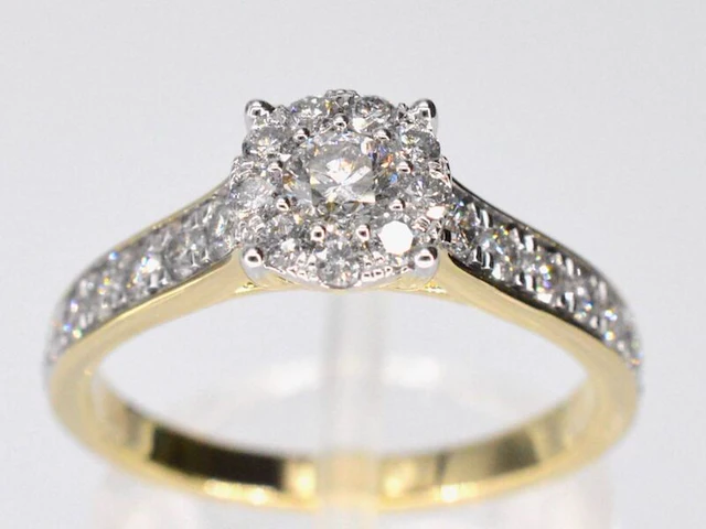 Gouden entourage ring met diamanten - afbeelding 1 van  7