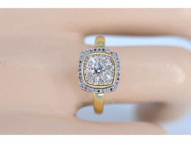 Gouden entourage ring met diamanten - afbeelding 2 van  6