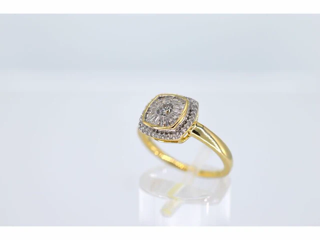 Gouden entourage ring met diamanten - afbeelding 3 van  6