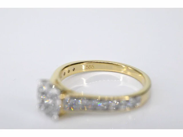 Gouden entourage ring met diamanten - afbeelding 5 van  7