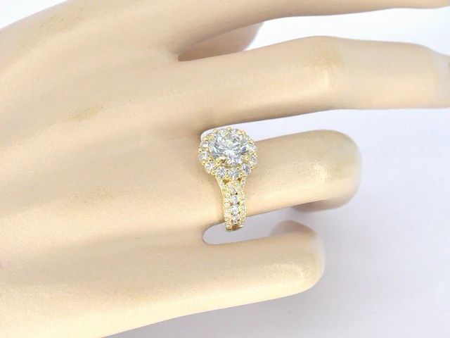 Gouden entourage ring met een 2.00 carat briljant geslepen middensteen - afbeelding 2 van  8