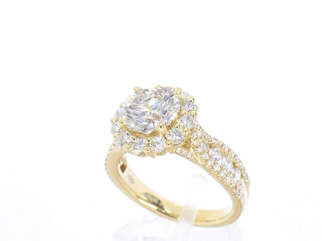 Gouden entourage ring met een 2.00 carat briljant geslepen middensteen - afbeelding 3 van  8