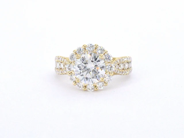 Gouden entourage ring met een 2.00 carat briljant geslepen middensteen - afbeelding 6 van  8