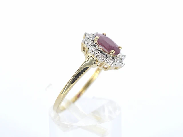 Gouden entourage ring met robijn en diamanten - afbeelding 5 van  11