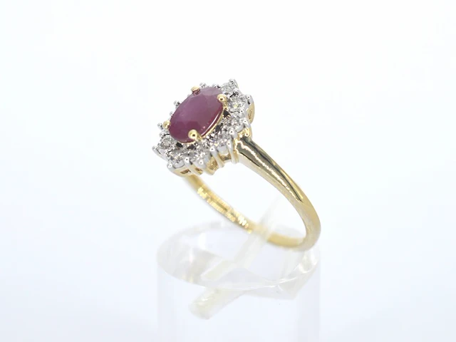 Gouden entourage ring met robijn en diamanten - afbeelding 6 van  11