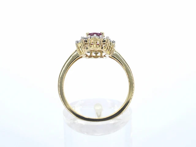 Gouden entourage ring met robijn en diamanten - afbeelding 8 van  11