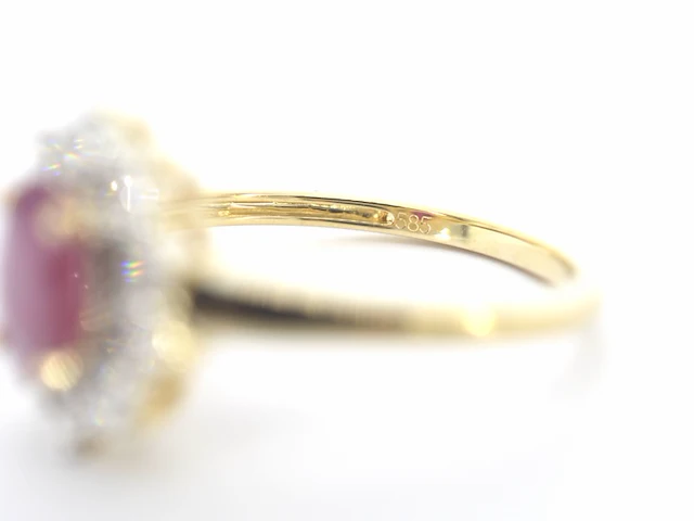 Gouden entourage ring met robijn en diamanten - afbeelding 9 van  11