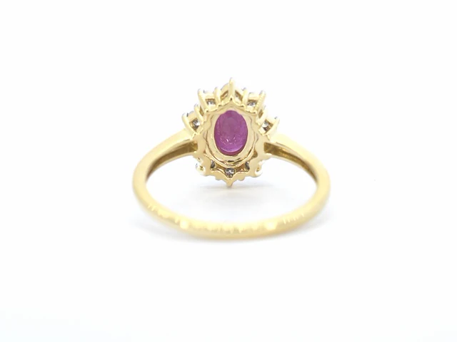 Gouden entourage ring met robijn en diamanten - afbeelding 10 van  11