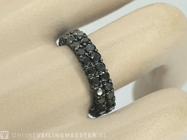 Gouden eternity ring met zwarte diamanten - afbeelding 2 van  6