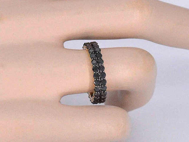 Gouden eternity ring met zwarte diamanten - afbeelding 2 van  9