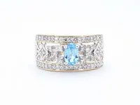 Gouden exclusieve ring vol met diamanten en een edelsteen - afbeelding 6 van  9
