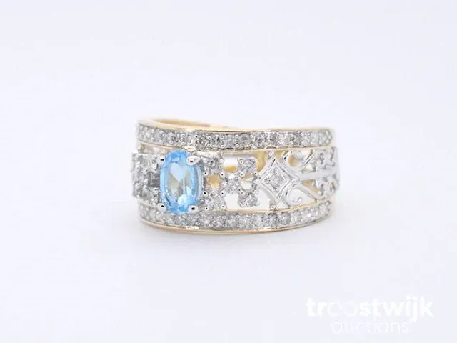 Gouden exclusieve ring vol met diamanten en een edelsteen - afbeelding 8 van  9