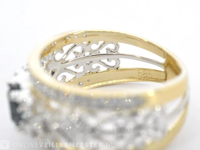 Gouden exclusieve ring vol met diamanten en een edelsteen - afbeelding 9 van  9