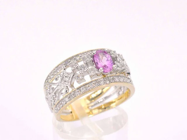 Gouden exclusieve ring vol met diamanten en een edelsteen - afbeelding 7 van  11
