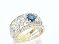 Gouden exclusieve ring vol met diamanten en een edelsteen - afbeelding 6 van  11