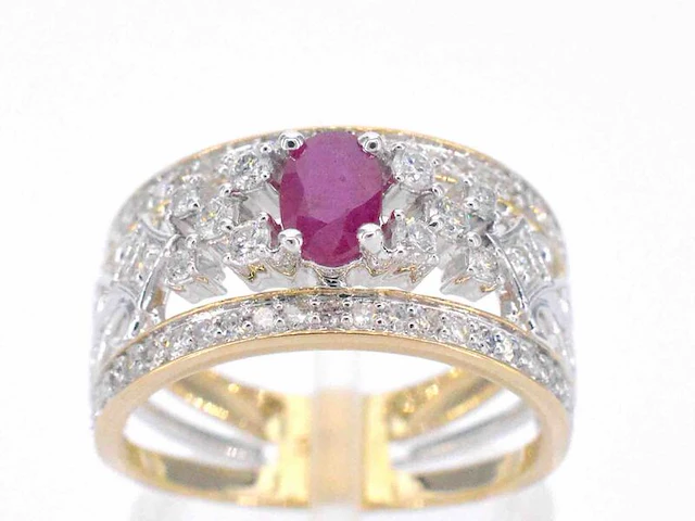 Gouden exclusieve ring vol met diamanten en een robijn - afbeelding 1 van  12