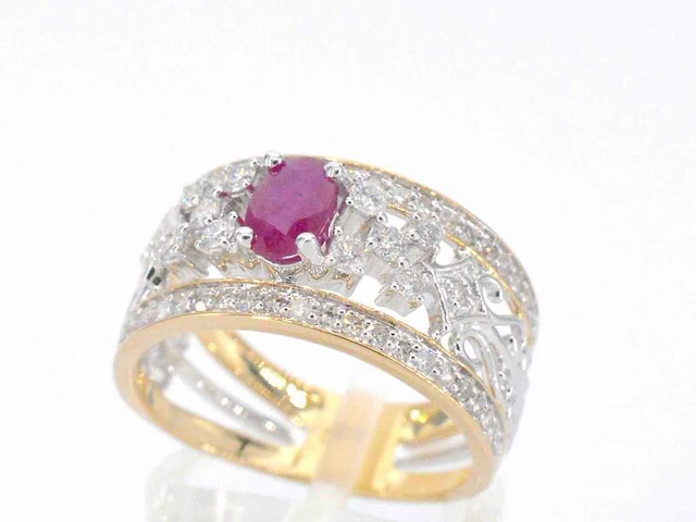 Gouden exclusieve ring vol met diamanten en een robijn - afbeelding 7 van  12