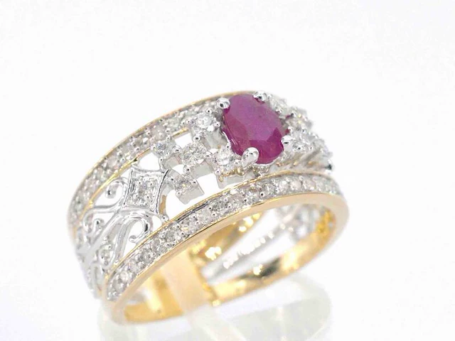Gouden exclusieve ring vol met diamanten en een robijn - afbeelding 8 van  12