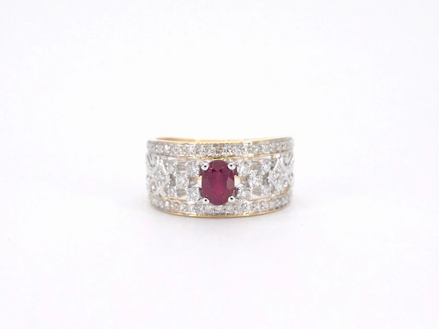 Gouden exclusieve ring vol met diamanten en een robijn - afbeelding 9 van  12