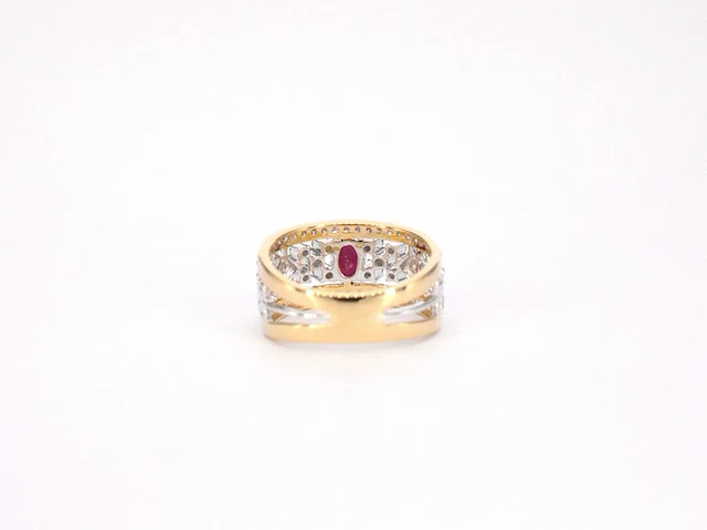 Gouden exclusieve ring vol met diamanten en een robijn - afbeelding 10 van  12