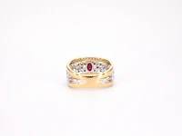 Gouden exclusieve ring vol met diamanten en een robijn - afbeelding 10 van  12