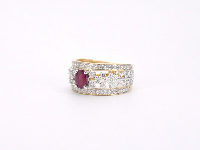 Gouden exclusieve ring vol met diamanten en een robijn - afbeelding 11 van  12