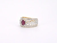 Gouden exclusieve ring vol met diamanten en een robijn - afbeelding 11 van  12