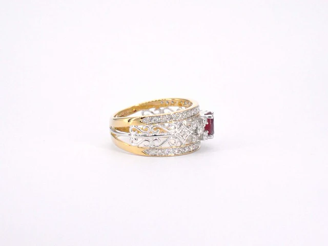 Gouden exclusieve ring vol met diamanten en een robijn - afbeelding 12 van  12
