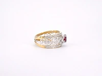 Gouden exclusieve ring vol met diamanten en een robijn - afbeelding 12 van  12