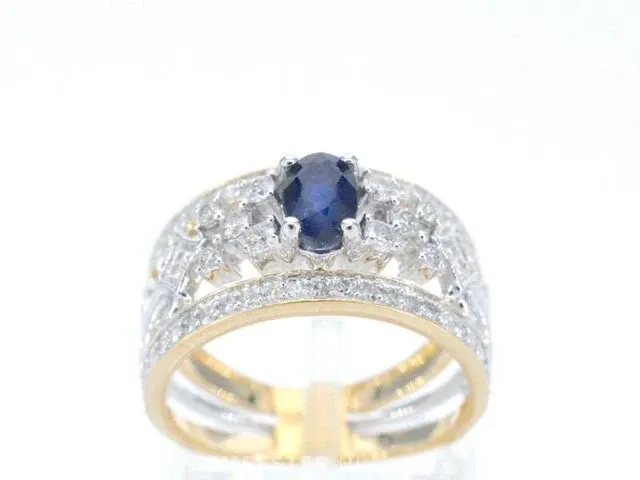 Gouden exclusieve ring vol met diamanten en een saffier - afbeelding 1 van  10