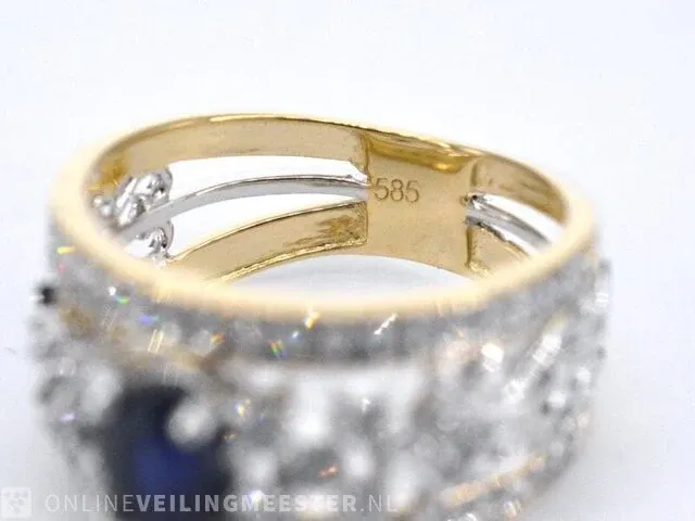 Gouden exclusieve ring vol met diamanten en een saffier - afbeelding 10 van  10