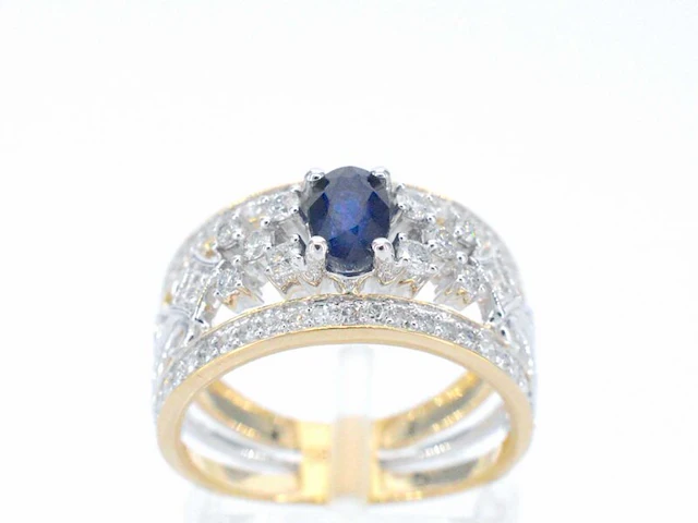 Gouden exclusieve ring vol met diamanten en een saffier - afbeelding 1 van  11