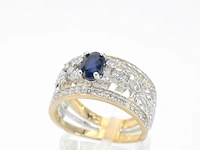 Gouden exclusieve ring vol met diamanten en een saffier - afbeelding 4 van  11