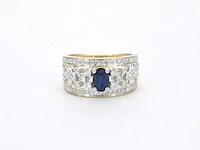 Gouden exclusieve ring vol met diamanten en een saffier - afbeelding 6 van  11