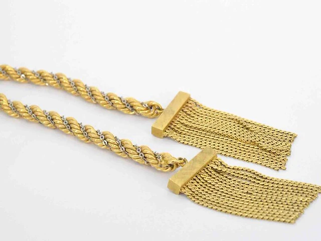 Gouden halsketting met een gouden sluiting - afbeelding 7 van  11