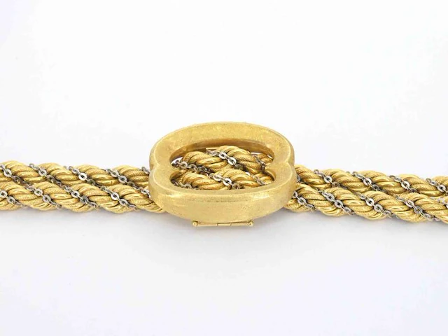 Gouden halsketting met een gouden sluiting - afbeelding 11 van  11