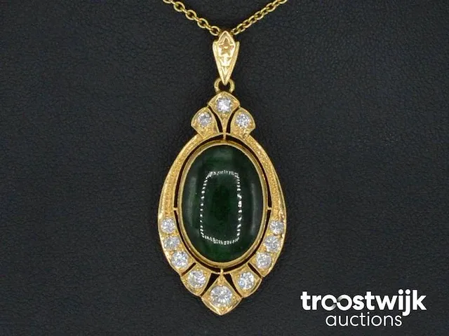 Gouden hanger met diamanten en jade - afbeelding 1 van  5