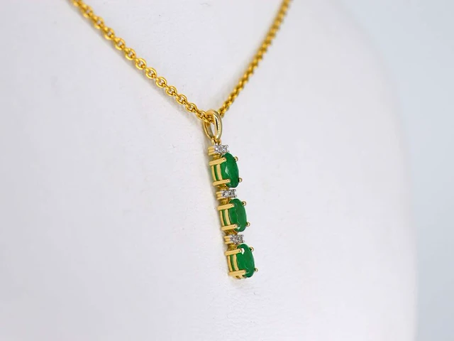 Gouden hanger met diamanten en smaragd set 2 - afbeelding 4 van  5