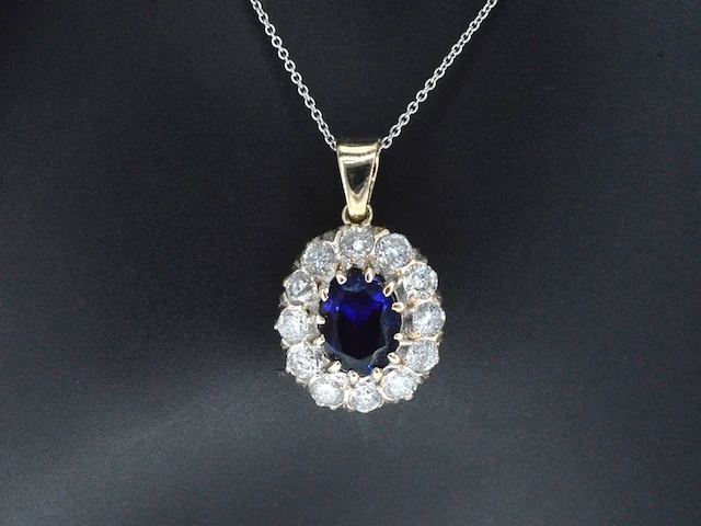 Gouden hanger met een blauwe edelsteen en natuurlijke witte diamanten , excl. ketting - afbeelding 2 van  9