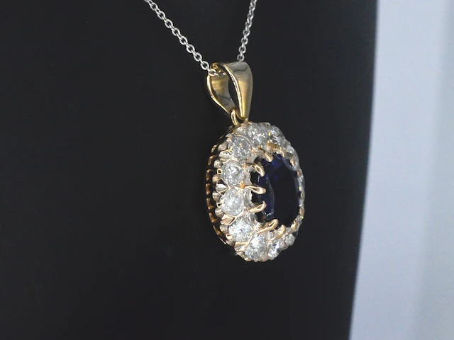 Gouden hanger met een blauwe edelsteen en natuurlijke witte diamanten , excl. ketting - afbeelding 5 van  10