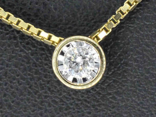 Gouden hanger met een briljant geslepen diamant excl. ketting - afbeelding 1 van  7