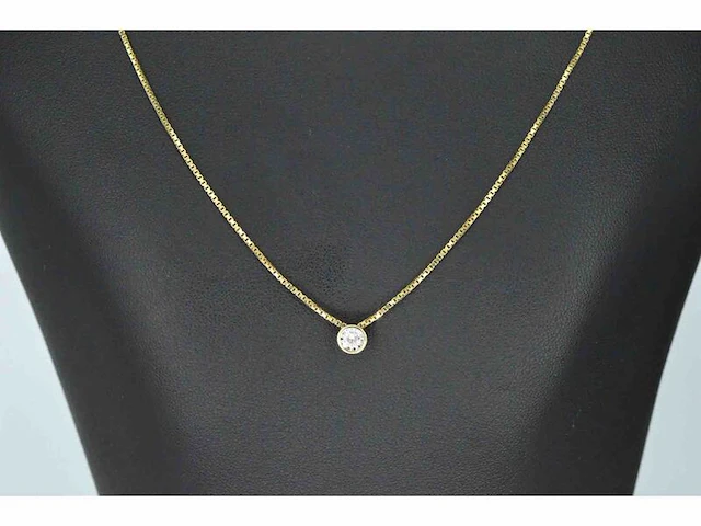 Gouden hanger met een briljant geslepen diamant excl. ketting - afbeelding 2 van  7