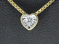Gouden hanger met een briljant geslepen diamant in hartvorm, excl. ketting - afbeelding 1 van  3