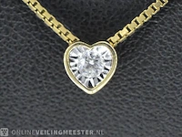 Gouden hanger met een briljant geslepen diamant in hartvorm - afbeelding 1 van  6