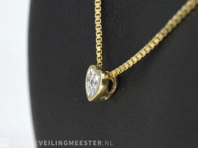 Gouden hanger met een briljant geslepen diamant in hartvorm - afbeelding 4 van  7