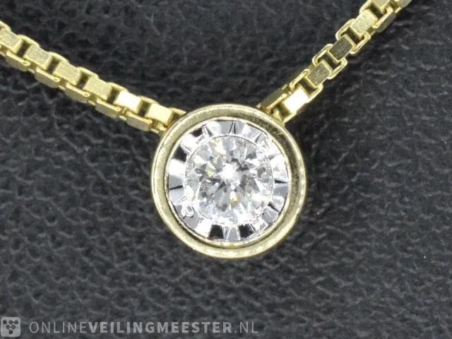 Gouden hanger met een briljant geslepen diamant - afbeelding 1 van  7