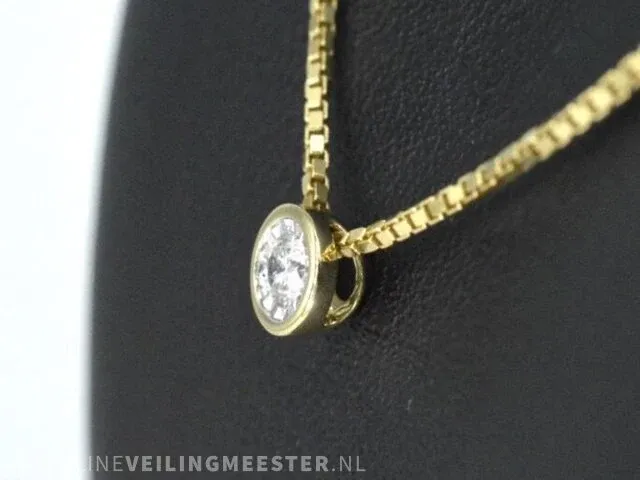 Gouden hanger met een briljant geslepen diamant - afbeelding 4 van  7